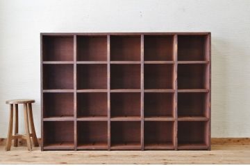 アンティーク家具　使い込まれたアンティークマス目棚15(飾り棚、陳列棚、下駄箱)