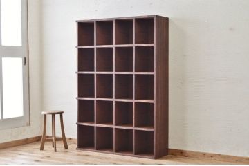 アンティーク家具　使い込まれたアンティークマス目棚16(飾り棚、陳列棚、下駄箱)