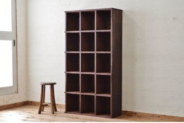 アンティーク家具　使い込まれたアンティークマス目棚17(飾り棚、陳列棚、下駄箱)