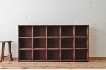 アンティーク家具　使い込まれたアンティークマス目棚17(飾り棚、陳列棚、下駄箱)
