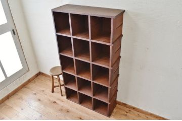 アンティーク家具　使い込まれたアンティークマス目棚18(飾り棚、陳列棚、下駄箱)