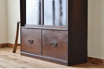 アンティーク家具　古い栓材のアンティーク本棚(収納棚、飾り棚)