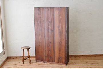 アンティーク家具　古い栓材のアンティーク本棚(収納棚、飾り棚)