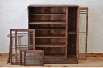 アンティーク家具　モールガラスアンティーク収納棚(下駄箱)