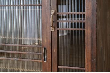 アンティーク家具　モールガラスアンティーク収納棚(下駄箱)