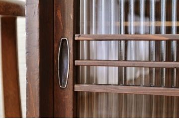 アンティーク家具　モールガラスアンティーク収納棚(下駄箱)