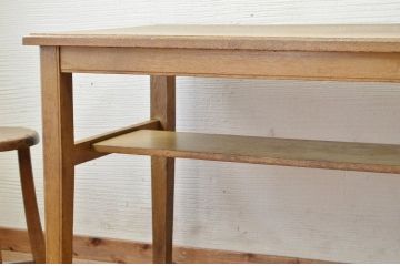 アンティーク家具　★素敵なデザイン!古いナラ材の横長テーブル(作業台、机)