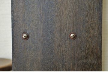 シンプルなアンティーク本棚