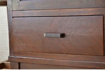 アンティーク家具　古い洋館の脚付きダイヤガラス本箱(食器棚)
