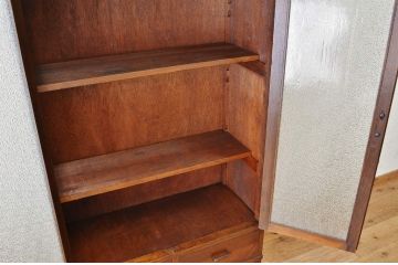 アンティーク家具　古い洋館の脚付きダイヤガラス本箱(食器棚)