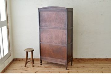 アンティーク家具　古い洋館の脚付きダイヤガラス本箱(食器棚)