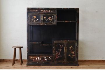 アンティーク家具　石細工の素晴らしいアンティーク飾り棚