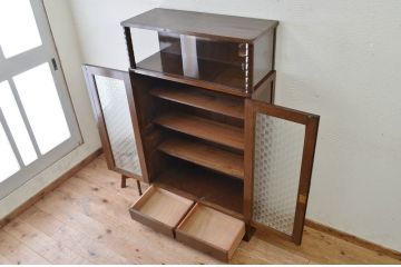 レトロ家具　レトロなデザインの大振りなアンティーク本箱(本棚)