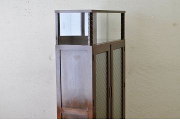 レトロ家具　レトロなデザインの大振りなアンティーク本箱(本棚)