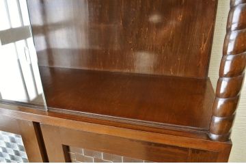 レトロ家具　レトロなデザインの大振りなアンティーク本箱(本棚)
