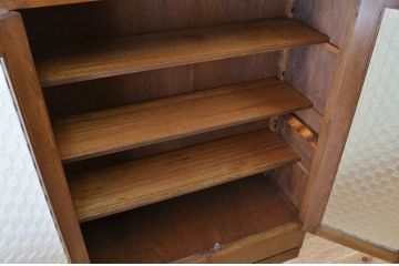レトロ家具　レトロなデザインの大振りなアンティーク本箱(本棚)