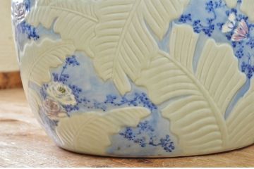 美しい陽刻　瀬戸火鉢