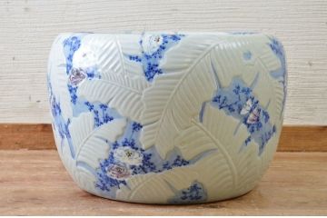 美しい陽刻　瀬戸火鉢