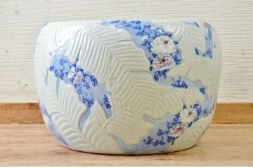 美しい陽刻　瀬戸火鉢