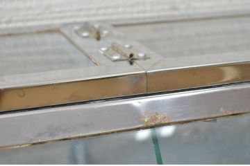 アンティーク家具　古いブリキの大振りなRガラスケース