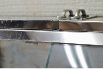 アンティーク家具　古いブリキの大振りなRガラスケース