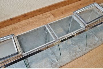 アンティーク家具　古いブリキの大振りなRガラスケース