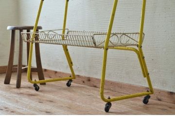 レトロ家具　レトロなアイアンラック(飾り棚)