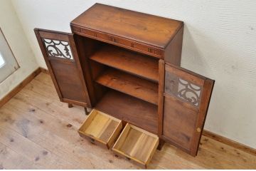 アンティーク家具　可愛いデザイン!アンティーク本箱