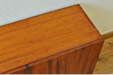 アンティーク家具　古い木の小さなローボード(本棚)