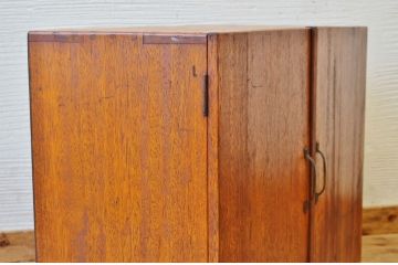 アンティーク家具　古い木の小さなローボード(本棚)
