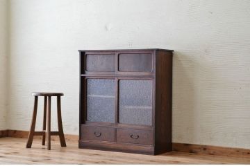 アンティーク家具　木目の素晴らしいダイヤガラス茶箪笥