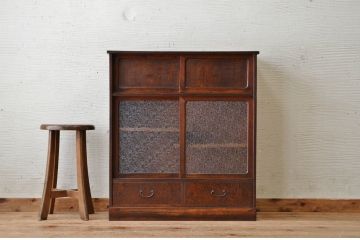 アンティーク家具　木目の素晴らしいダイヤガラス茶箪笥