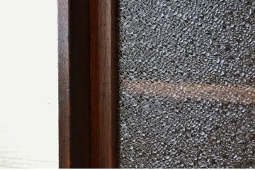 アンティーク家具　木目の素晴らしいダイヤガラス茶箪笥