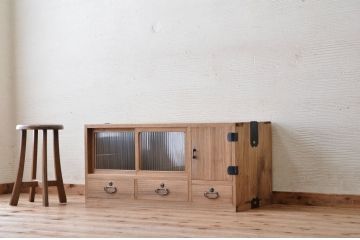 アンティーク家具　可愛いデザイン!モールガラスローボード