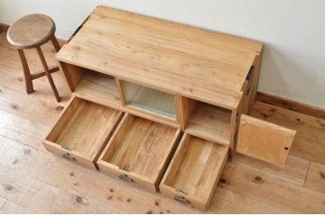 アンティーク家具　可愛いデザイン!モールガラスローボード