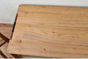 アンティーク家具　可愛いデザイン!モールガラスローボード