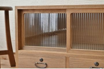 アンティーク家具　可愛いデザイン!モールガラスローボード