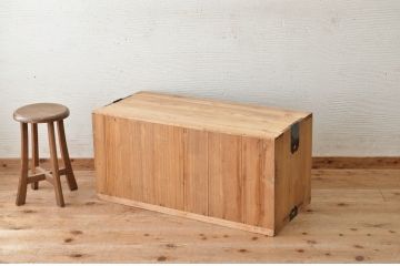 アンティーク家具　可愛いデザイン!モールガラスローボード