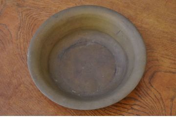 味のある古い真鍮製洗面器(ボウル)