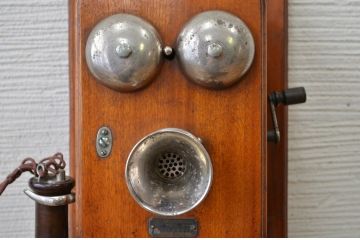○昭和六年沖電気デルビル磁石式電話機