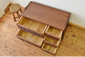 アンティーク家具　シンプルなアンティークローボード(ローチェスト)