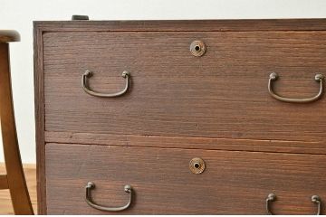 アンティーク家具　シンプルなアンティークローボード(ローチェスト)
