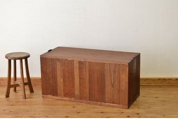アンティーク家具　シンプルなアンティークローボード(ローチェスト)