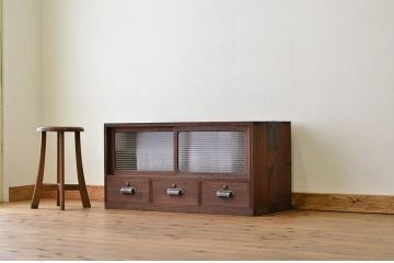 アンティーク家具　モールガラスアンティークローボード