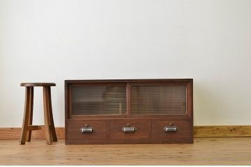 アンティーク家具　モールガラスアンティークローボード