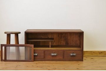 アンティーク家具　モールガラスアンティークローボード