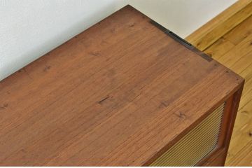 アンティーク家具　モールガラスアンティークローボード