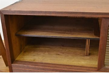 アンティーク家具　モールガラスアンティークローボード