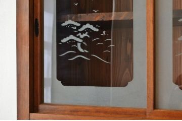 アンティーク家具　古民具　骨董　黒柿の木目の素晴らしい二段重ね水屋箪笥(食器棚、収納棚)