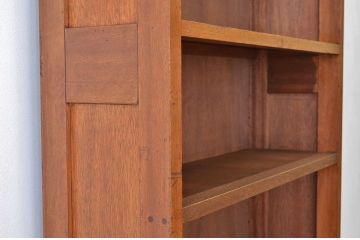 アンティーク家具　★素敵なデザイン!シンプルなアンティーク本棚(飾り棚)